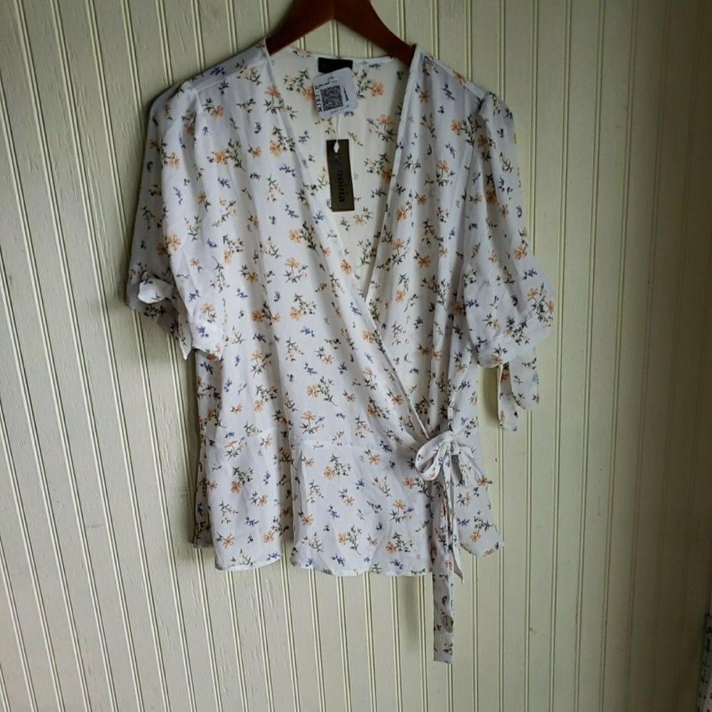 Zenobia Blouse Womens Plus 2X White V Neck Short Puff Sleeve Wrap Floral Top